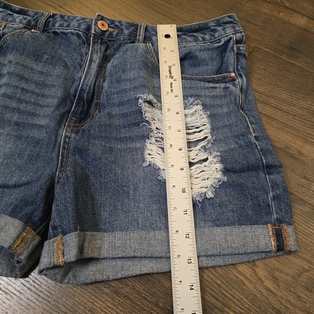Forever 21 Cuffed Denim Blue Jean Shorts Women's 30 Medium Wash Destroyed‎